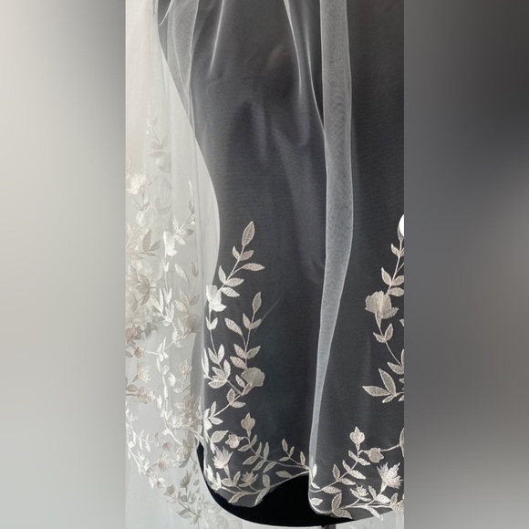 Wedding Veil - Ivory Lace Leaf /Vine Embroidered Veil with Blusher, Handmade - Picture 6 of 9